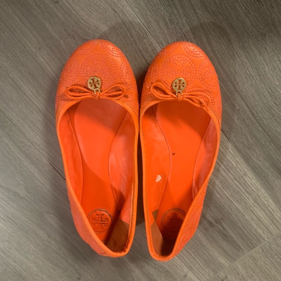 Be summer ready with this cute Tory Burch flats - Picture 3 of 5